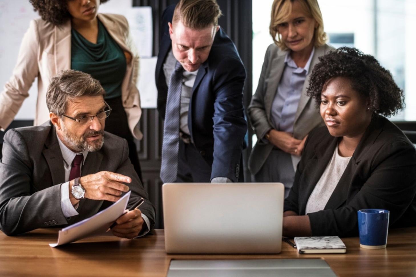 Intensive Besprechung komplexer Steuersachverhalte mit Mandanten
